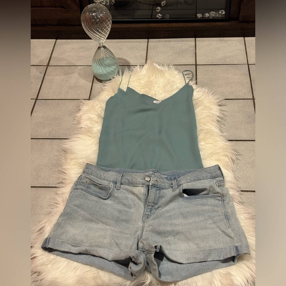 FashionNova Top light mint green & Old Navy boyfriend short light wash